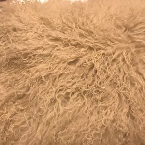 Sheepskin first pillow 2